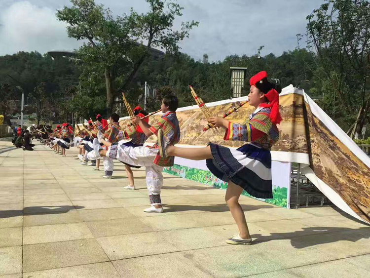 海譽科創(chuàng)回轉火鍋設備長街宴項目