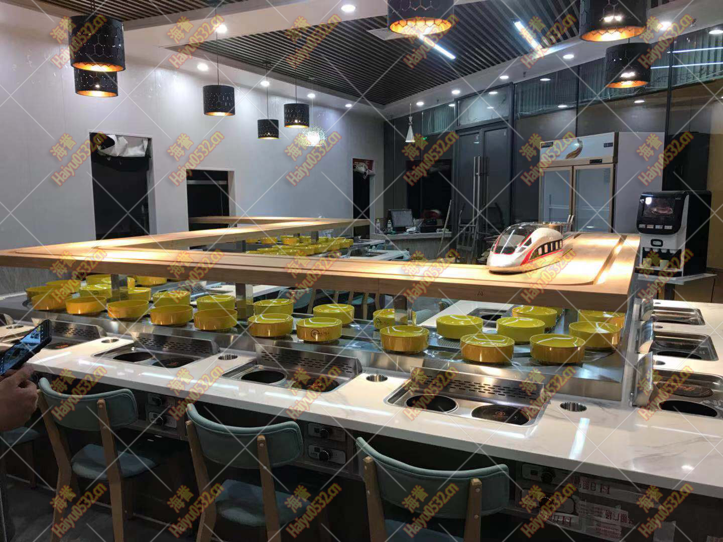 日照異形非標定制智能送餐設備