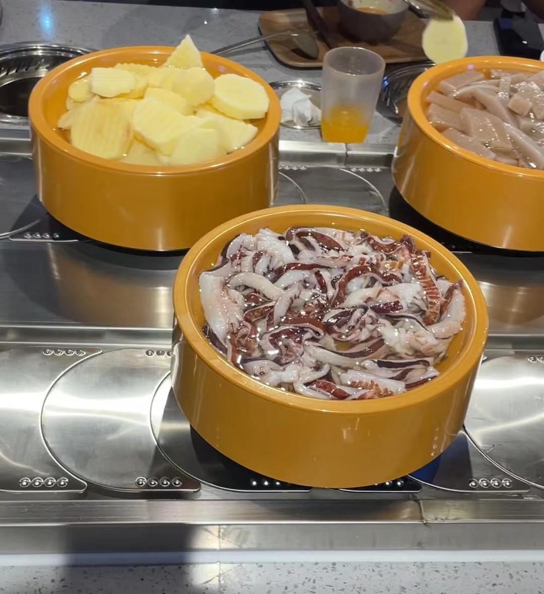 怎樣確保旋轉(zhuǎn)小火鍋店的食品安全？