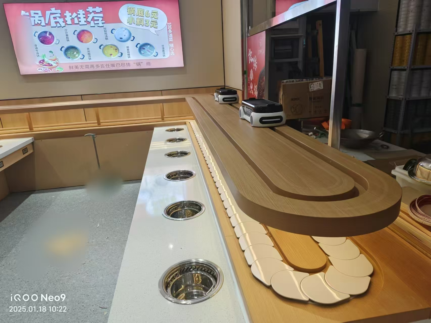 海譽(yù)科創(chuàng)河北單涮無煙小火鍋配置智能送餐小火車安裝完成